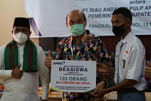 Beasiswa Pendidikan Tingkatkan SDM Lokal di Kabupaten Pelalawan